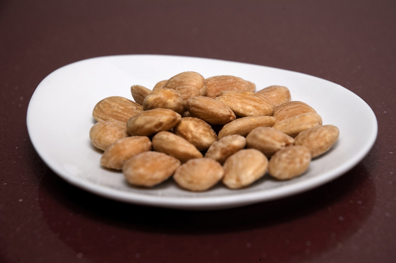 plato de almendras